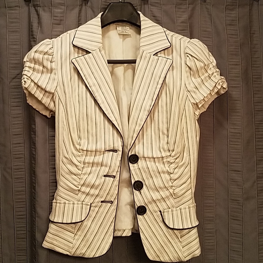 Adorable Short-Sleeved Blazer